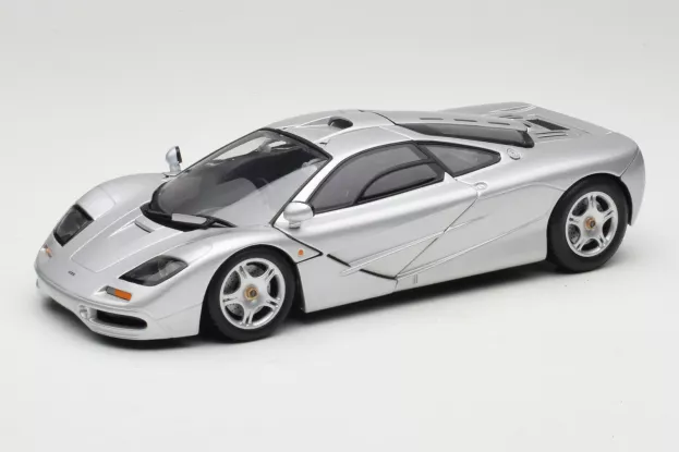 UT Models Mclaren F-1 Gt Road Car 1:18 3180